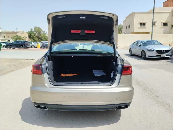 Car image 26