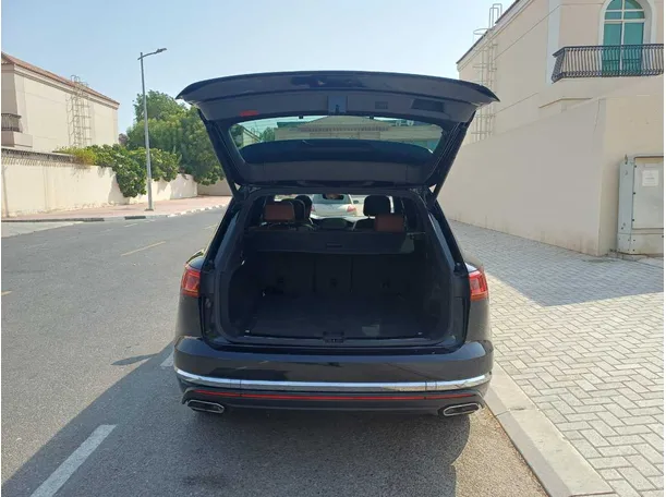 Car image 25