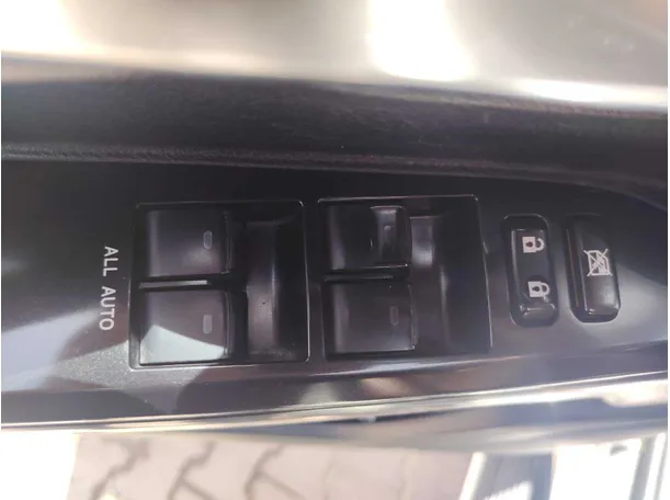 Car image 34