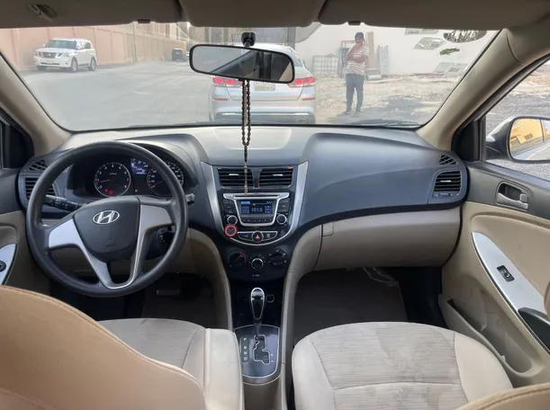Car image 17