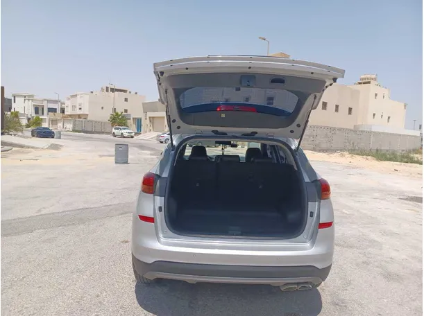 Car image 20
