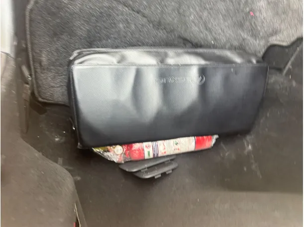 Car image 22