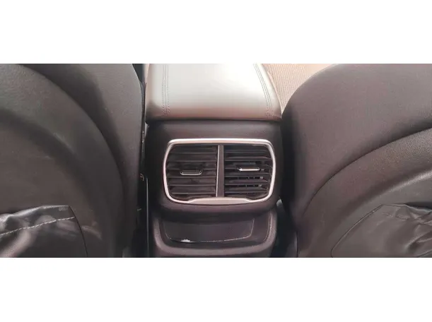 Car image 29