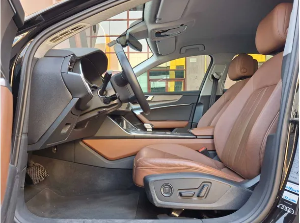 Car image 12