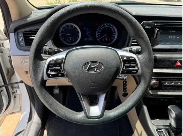 Car image 18