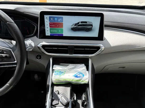 Car image 19