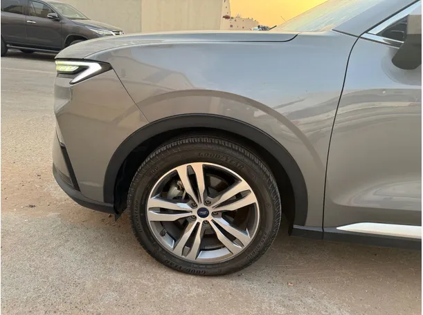 Car image 9