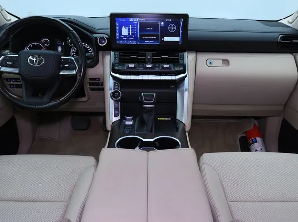 Car image 14