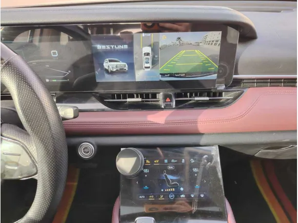 Car image 14