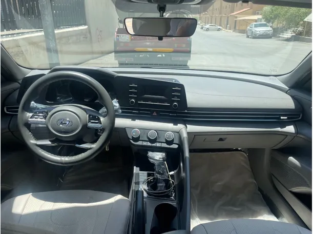Car image 17