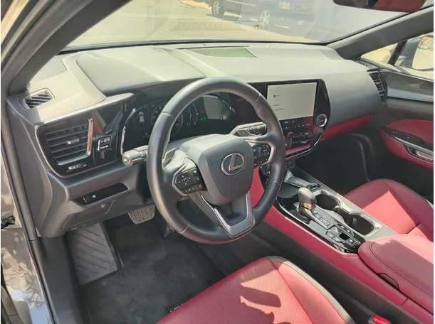 Car image 14