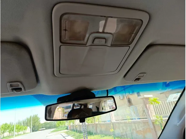 Car image 32