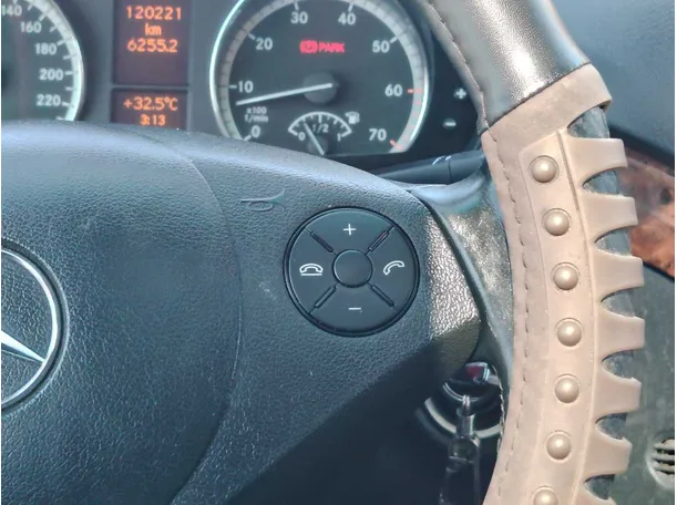 Car image 35