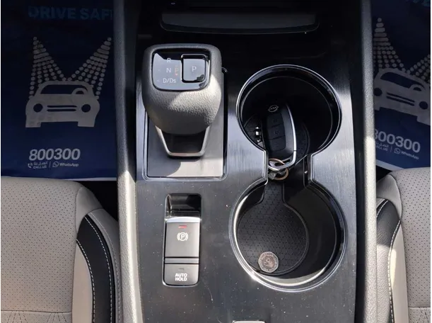 Car image 14
