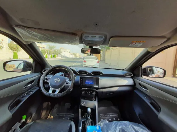 Car image 14