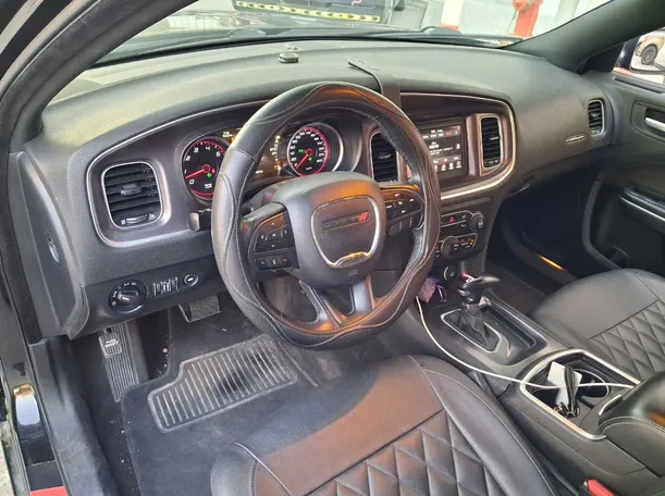 Car image 11