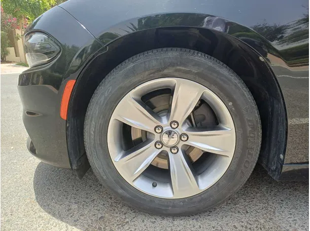 Car image 9