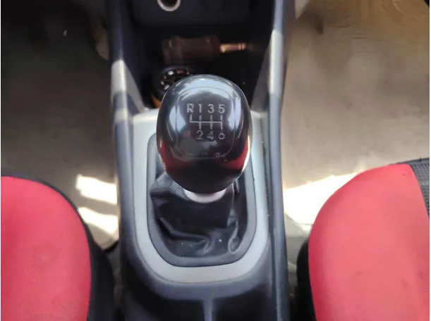 Car image 19