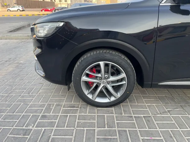 Car image 9