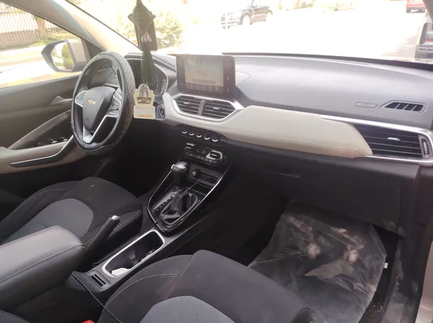 Car image 14