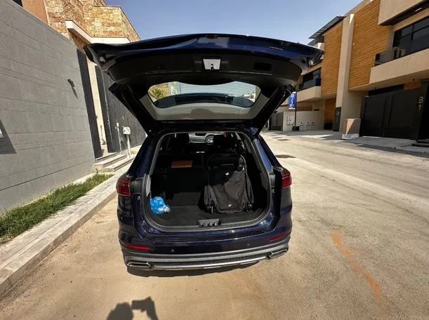 Car image 23