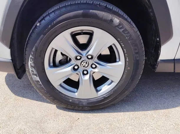 Car image 10
