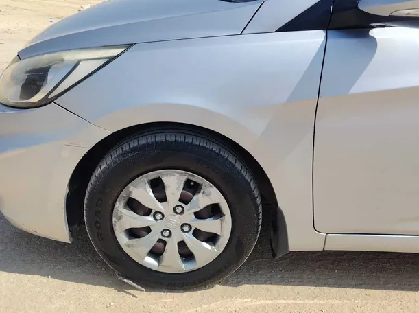 Car image 9