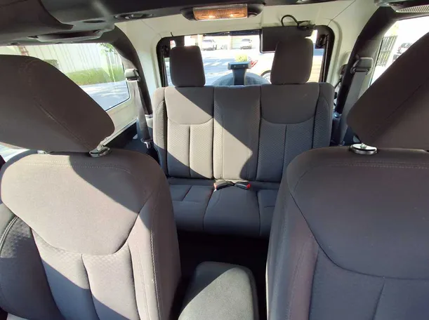Car image 17