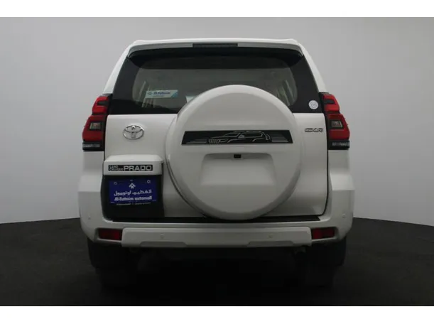 Car image 12