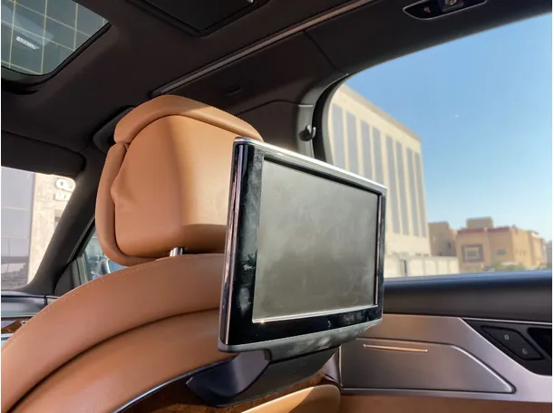 Car image 26