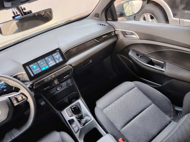 Car image 26