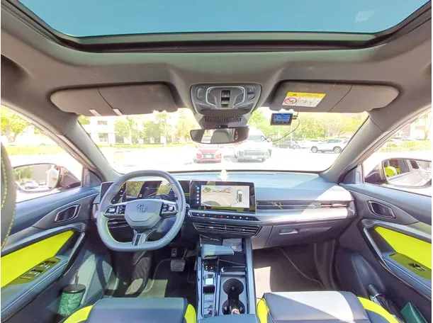 Car image 17