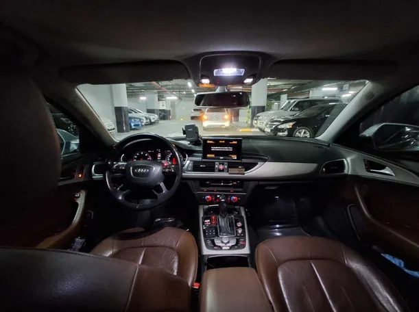 Car image 18