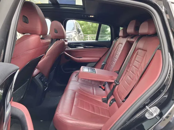 Car image 13