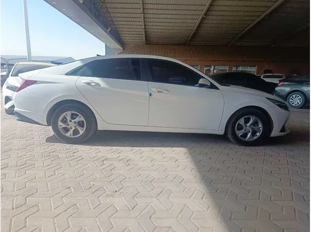 Car image 4