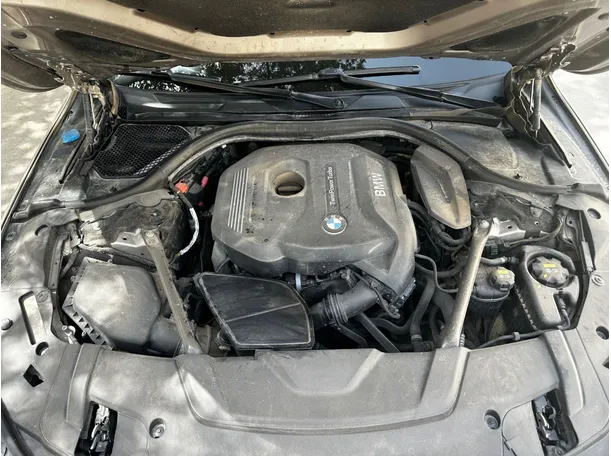 Car image 30