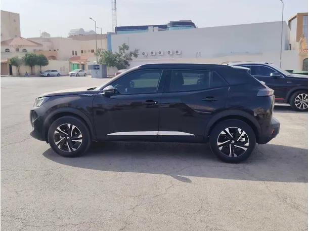 Car image 8