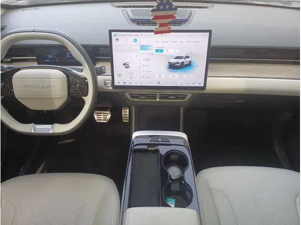 Car image 16