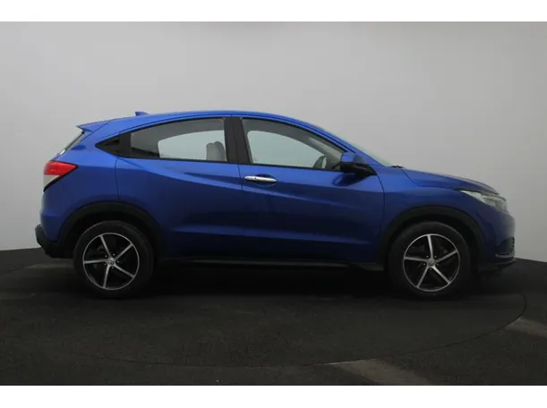 Car image 13