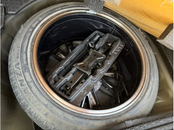 Car image 21