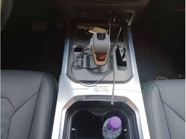 Car image 14