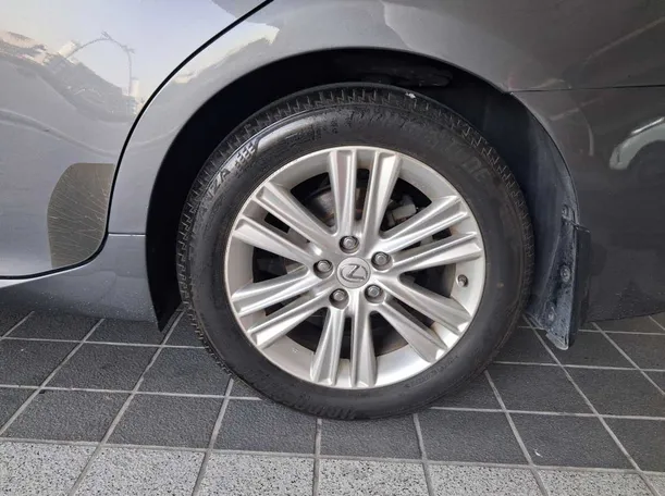 Car image 10