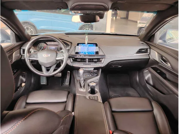 Car image 19