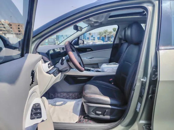 Car image 13