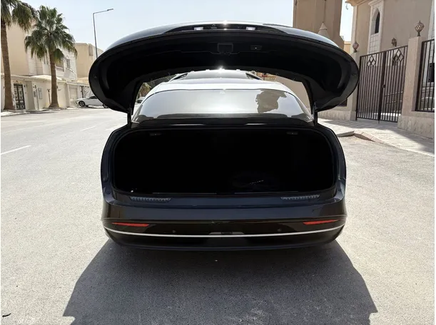 Car image 25
