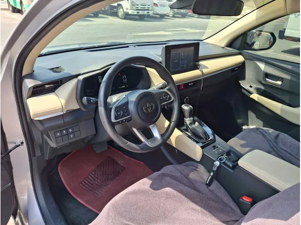 Car image 12