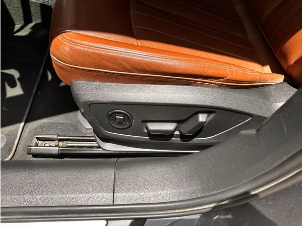 Car image 27