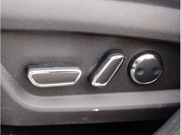 Car image 29