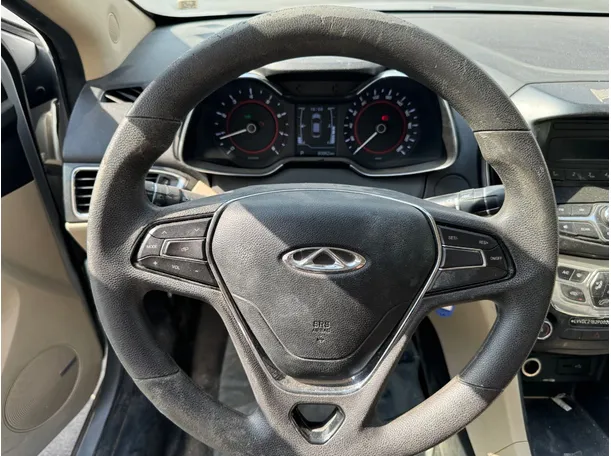 Car image 12