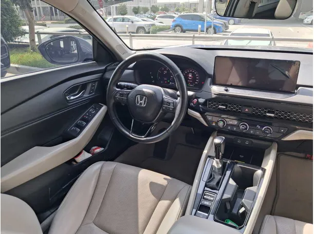 Car image 17